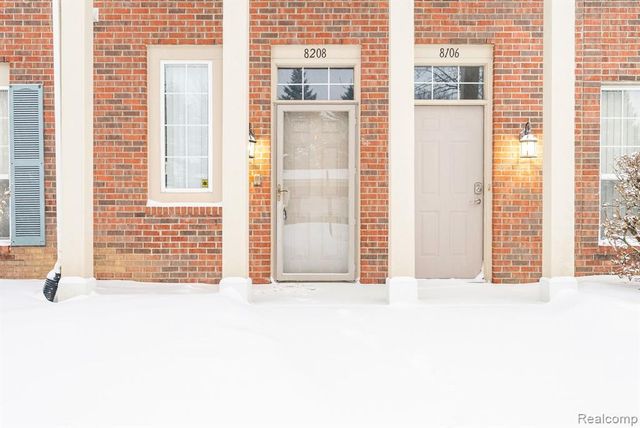 8208 Chesapeake Circle, Walled Lake, MI 48390