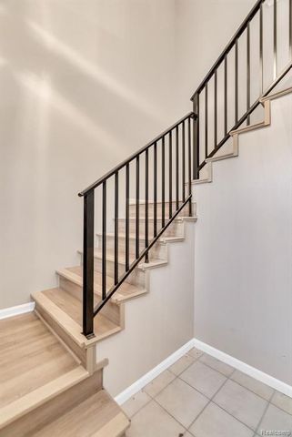 8208 Chesapeake Circle, Walled Lake, MI 48390