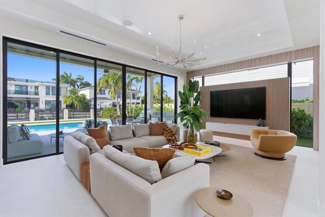 511 Silver Lane, Boca Raton, FL 33432
