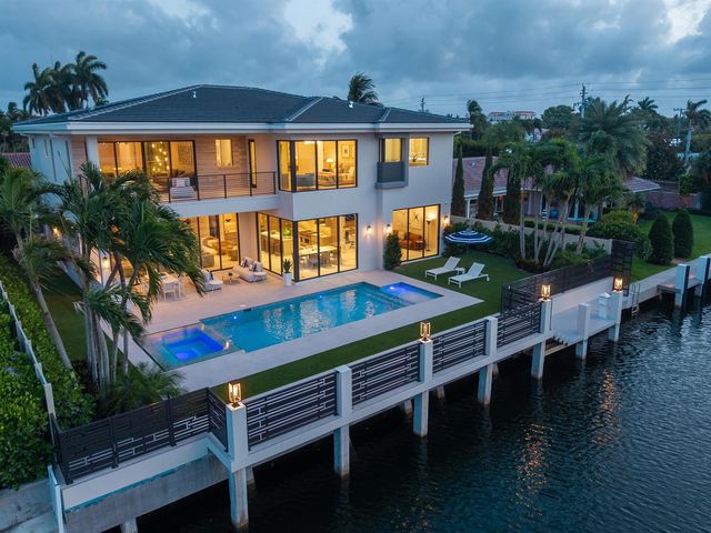 511 Silver Lane, Boca Raton, FL 33432