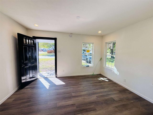 2762 Beverly Hills Drive, Sansom Park, TX 76114