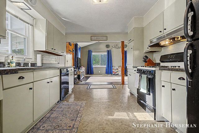 2914 River Hill Drive Nw, Tallmadge Twp, MI 49534