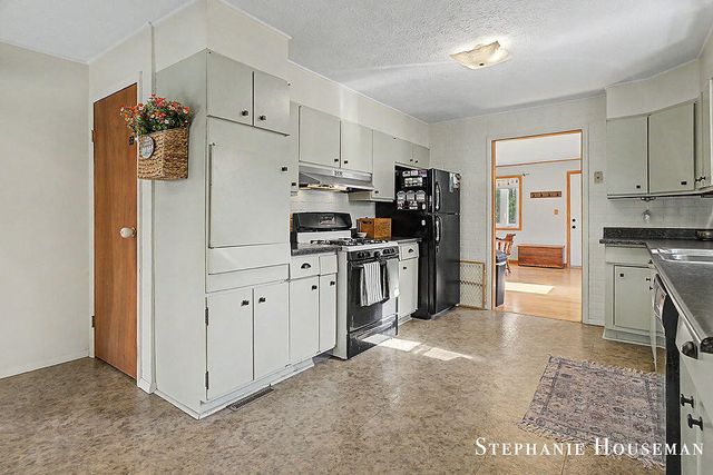 2914 River Hill Drive Nw, Tallmadge Twp, MI 49534