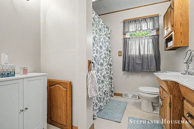 2914 River Hill Drive Nw, Tallmadge Twp, MI 49534