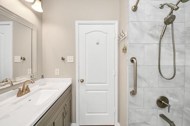 19734 Oakdale Lakes Trail, Richmond, TX 77407
