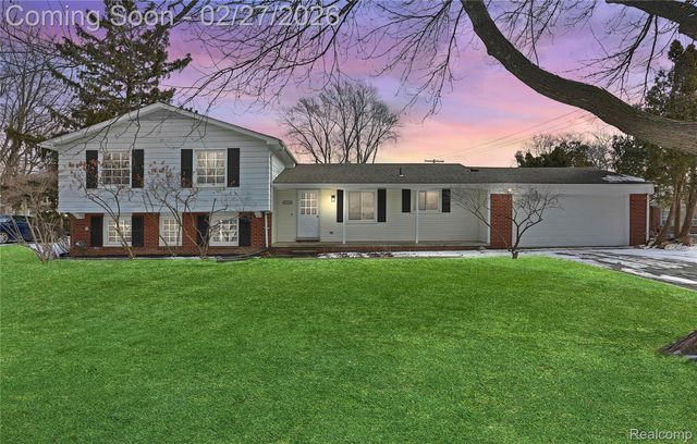 28542 Kendallwood Drive, Farmington Hills, MI 48334