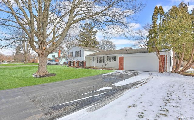 28542 Kendallwood Drive, Farmington Hills, MI 48334