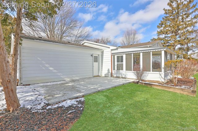 28542 Kendallwood Drive, Farmington Hills, MI 48334
