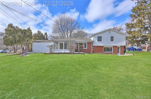 28542 Kendallwood Drive, Farmington Hills, MI 48334