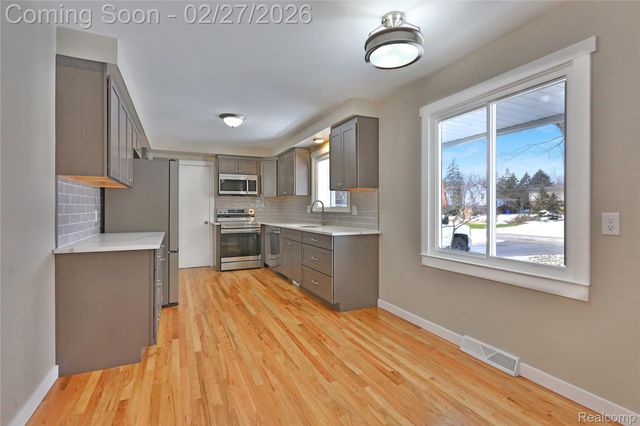 28542 Kendallwood Drive, Farmington Hills, MI 48334