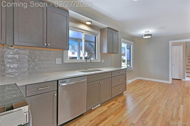 28542 Kendallwood Drive, Farmington Hills, MI 48334