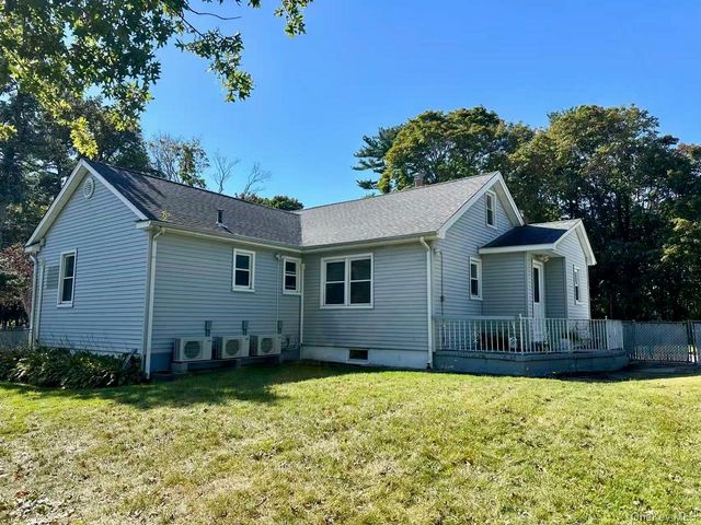 215 Mineola Avenue, Carle Place, NY 11514