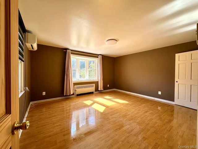215 Mineola Avenue, Carle Place, NY 11514