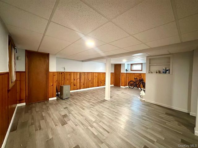 215 Mineola Avenue, Carle Place, NY 11514