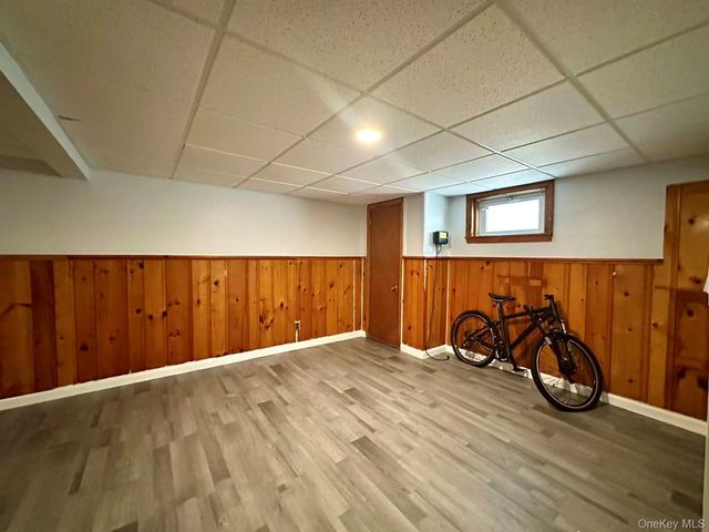 215 Mineola Avenue, Carle Place, NY 11514