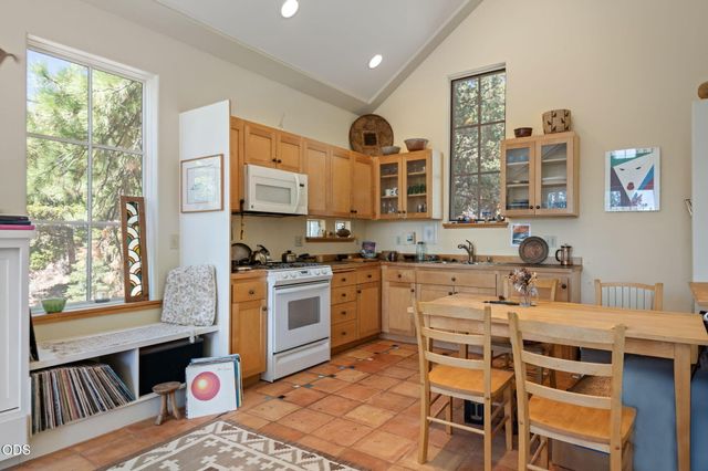 1265 NW Saginaw Avenue, Bend, OR 97703
