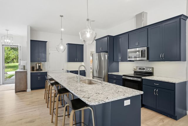 2404 BAXLEY DR, Columbia, MO 65201