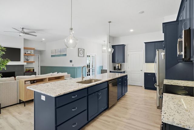 2404 BAXLEY DR, Columbia, MO 65201