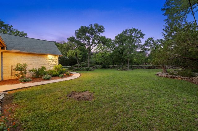 8305 Scenic Oaks DR, Austin, TX 78737