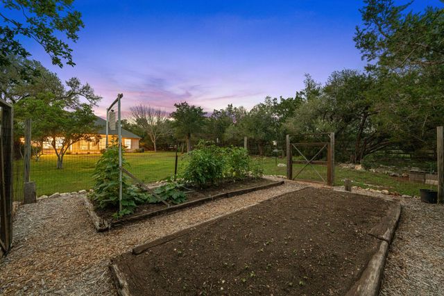 8305 Scenic Oaks DR, Austin, TX 78737