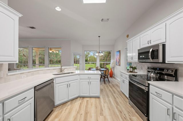 8305 Scenic Oaks DR, Austin, TX 78737