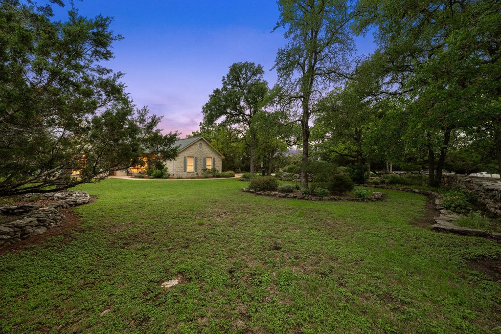 8305 Scenic Oaks DR, Austin, TX 78737