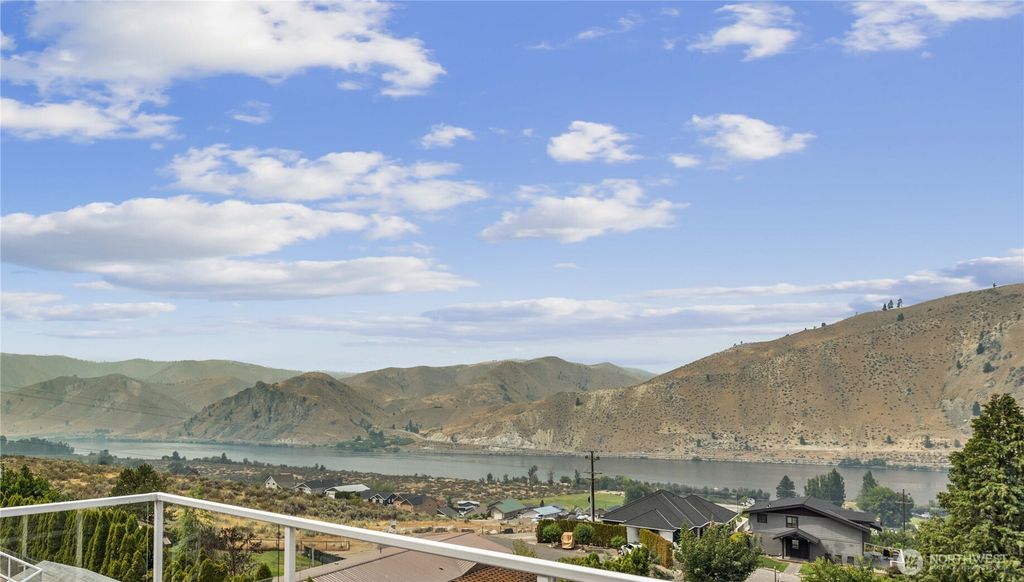 585 Entiat Place, Orondo, WA 98843