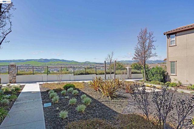 5216 Fioli Loop, San Ramon, CA 94582