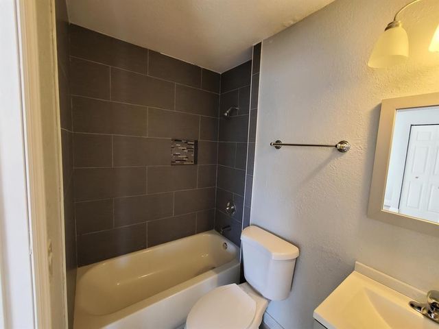 2903 Avenue R, Fort Pierce, FL 34947