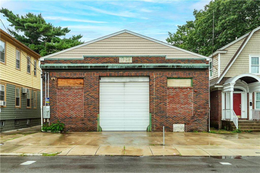 461 Douglas Avenue, Providence, RI 02908