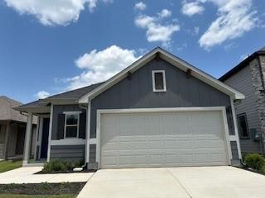 317 Bendecido LOOP, Elgin, TX 78621