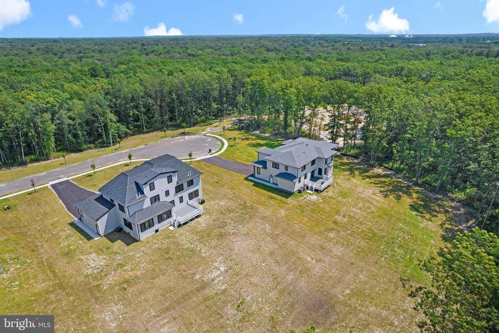 8 HAYSTACK CT, Howell, NJ 07731