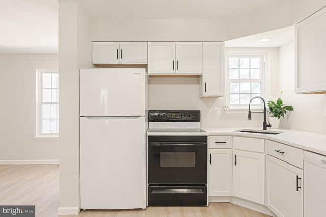 307 LONDON CT, Egg Harbor Township, NJ 08234