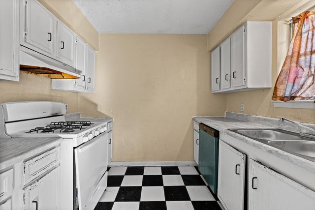 2606 Cedarcrest Dr., Marshall, TX 75672