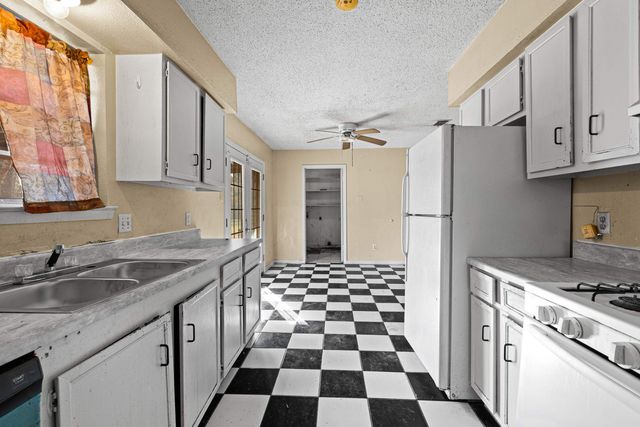 2606 Cedarcrest Dr., Marshall, TX 75672