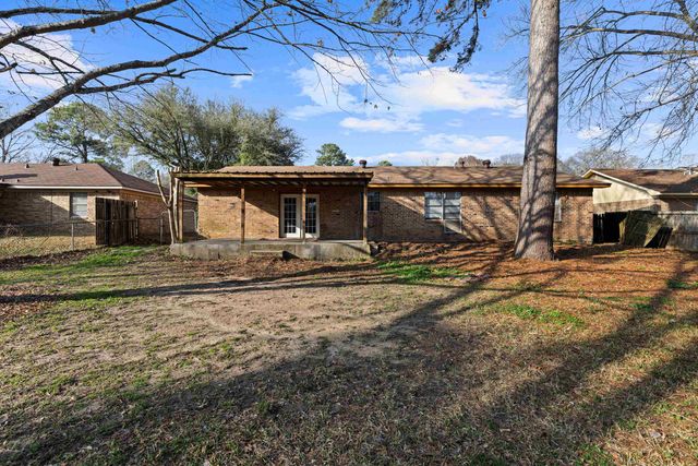 2606 Cedarcrest Dr., Marshall, TX 75672