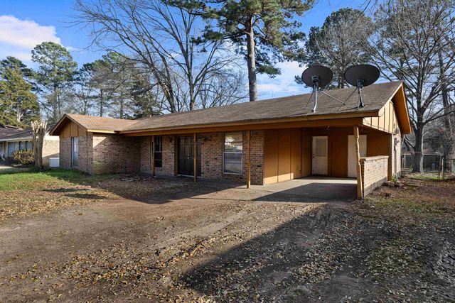 2606 Cedarcrest Dr., Marshall, TX 75672