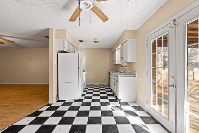 2606 Cedarcrest Dr., Marshall, TX 75672