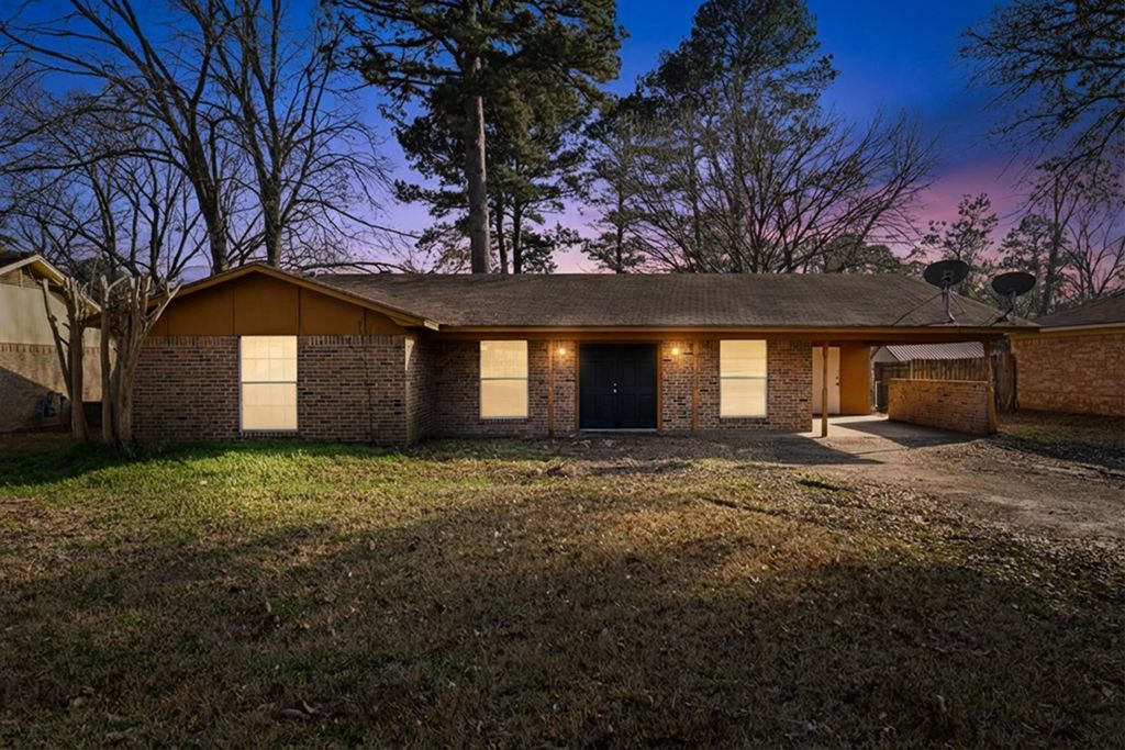 2606 Cedarcrest Dr., Marshall, TX 75672