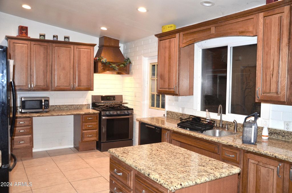 655 W CAROLINE Street, Coolidge, AZ 85128 — photo 5