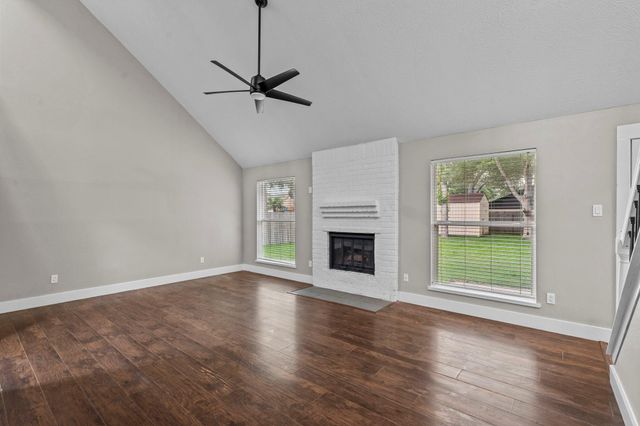 1107 Londonderry Avenue, Friendswood, TX 77546