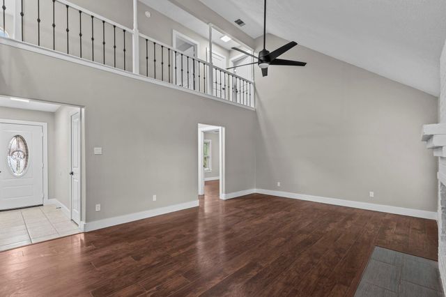 1107 Londonderry Avenue, Friendswood, TX 77546
