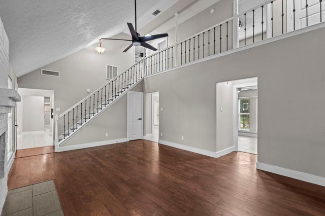 1107 Londonderry Avenue, Friendswood, TX 77546
