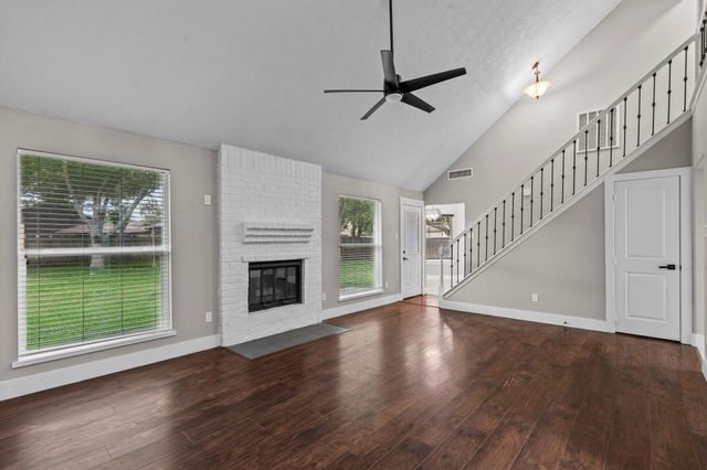 1107 Londonderry Avenue, Friendswood, TX 77546
