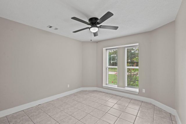 1107 Londonderry Avenue, Friendswood, TX 77546