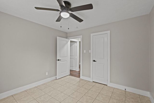1107 Londonderry Avenue, Friendswood, TX 77546