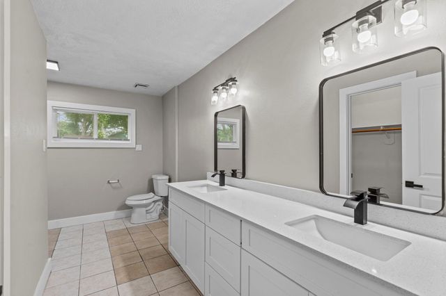 1107 Londonderry Avenue, Friendswood, TX 77546