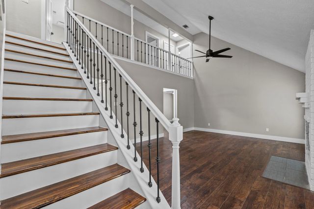 1107 Londonderry Avenue, Friendswood, TX 77546