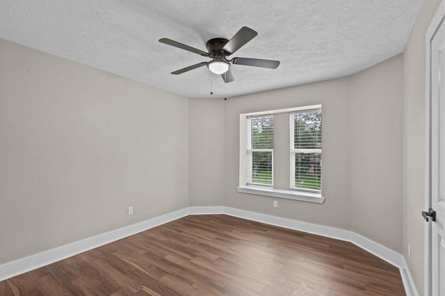 1107 Londonderry Avenue, Friendswood, TX 77546
