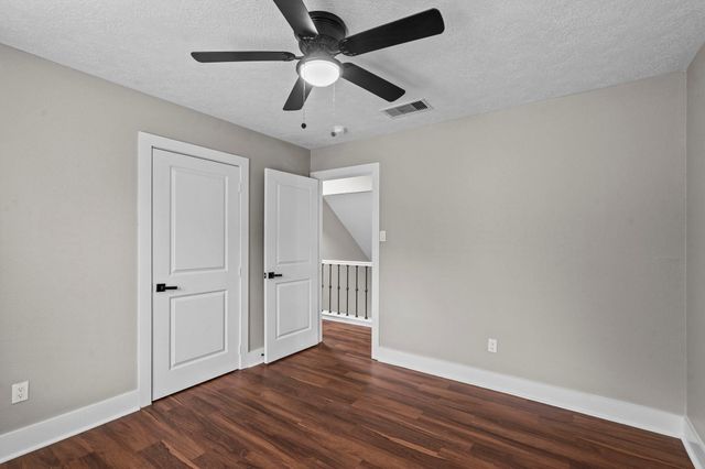 1107 Londonderry Avenue, Friendswood, TX 77546